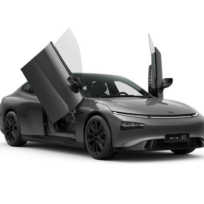 80% Quick Charge Xpeng P7 Luxury Electric Sports Car for Adults Fast Charge in 1 Hour